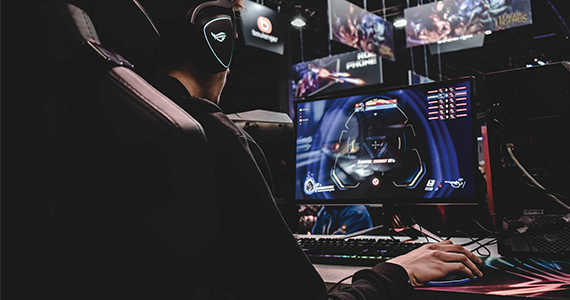 Amateur vs Pro Gamers
