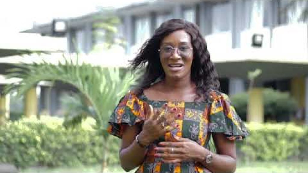 Preview image for the video "Raissa Banhoro, chef de projet de La Fabrique Simplon à Abidjan et auto-entrepreneuse".
