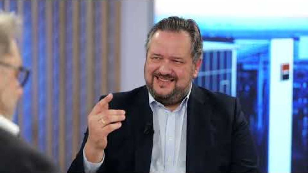 Preview image for the video "CEO Dialogue with Slawomir Krupa".