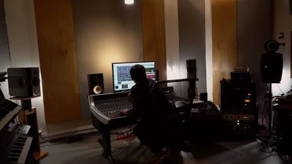Preview image for the video "Motion par Rone : le making of de la symphonie électronique #RonexRoth".